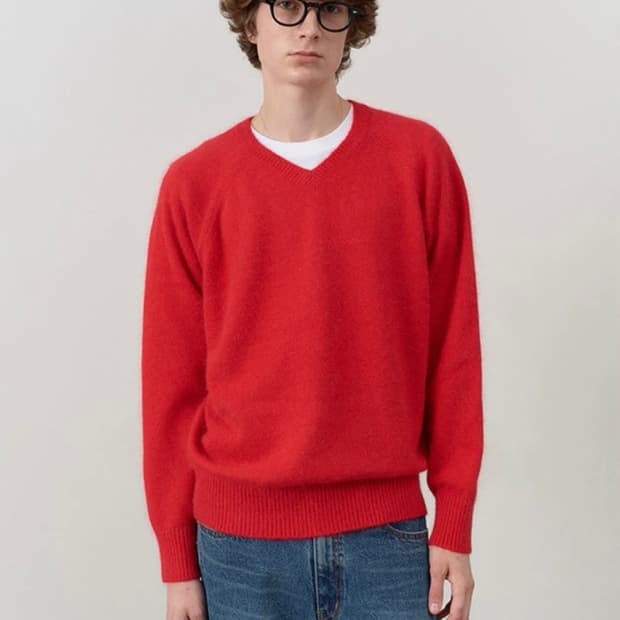 던스트 브이넥 니트