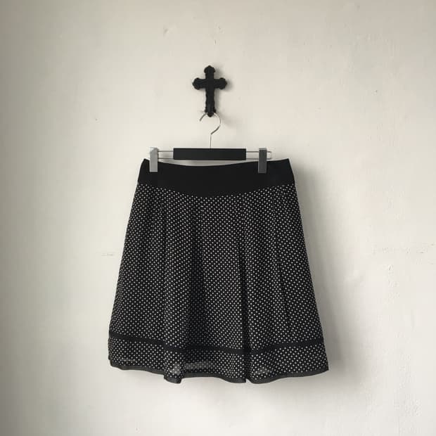 Line detail dot pattern midi skirt