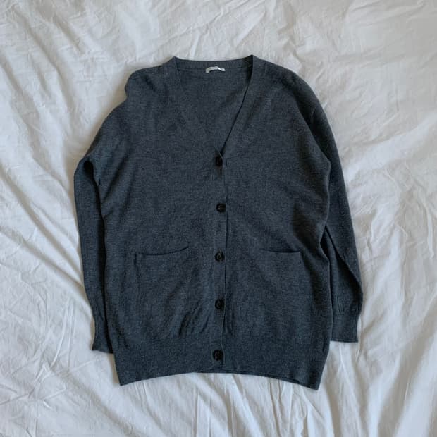 그레이 브이넥 가디건