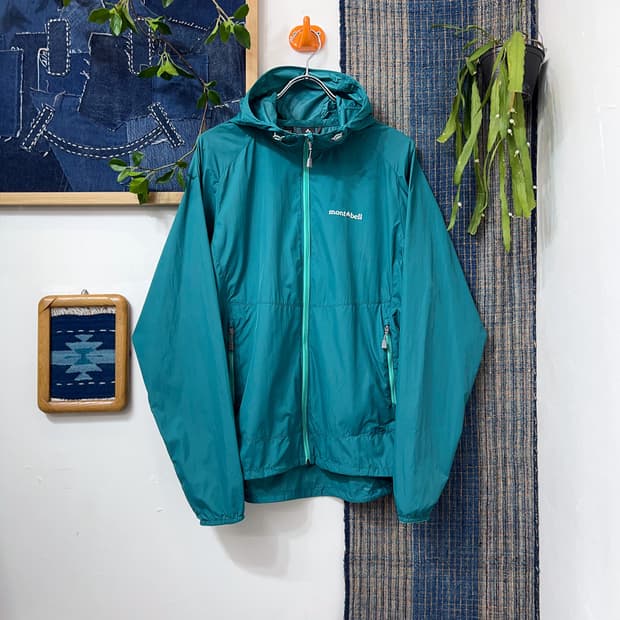 MONT BELL  Lightweight Hooded Wind Jacke