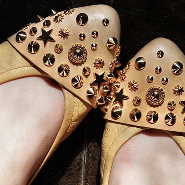 지방시 스터드 플랫슈즈 