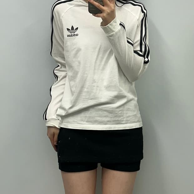 아디다스 화이트 사이드라인 롱슬리브 긴팔티