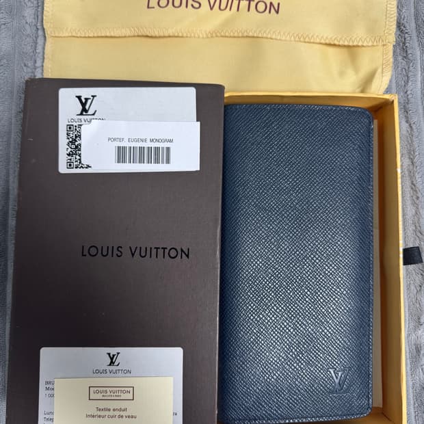 루이비통 타이가 브라짜 장지갑