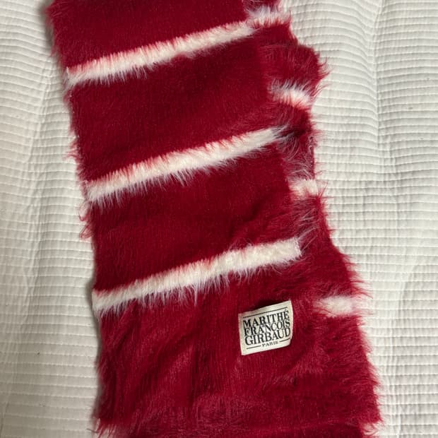 마리떼 프랑소와 저버 클래식 로고 퍼리 머플러 레드 