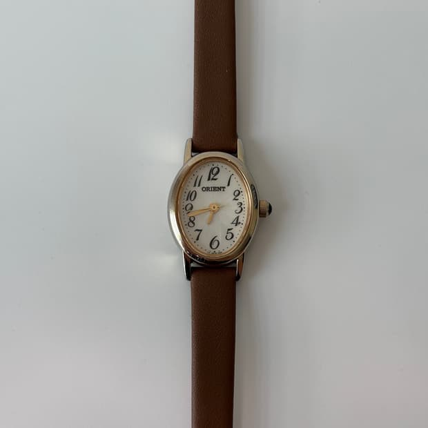 1990s Arabic Gold Oval Ladies Quartz