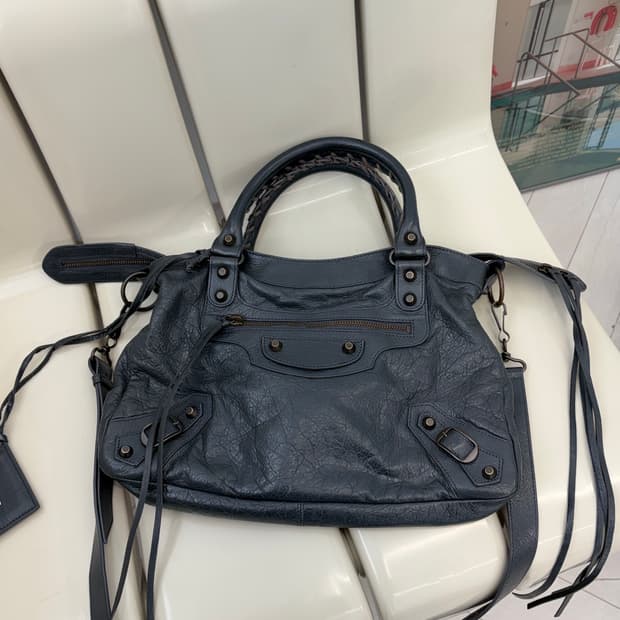 [A 정품] 발렌시아가 시티 모터백 타운 다크그레이