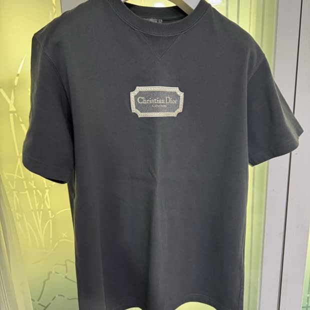 디올 꾸뛰르 자수 로고 반팔 티셔츠