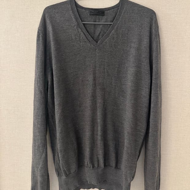 Prada vneck grey knit