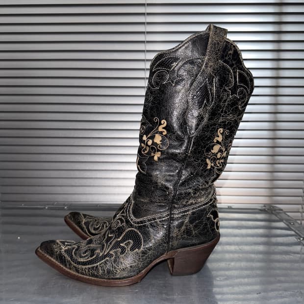 코랄 블랙 바로크 스크롤 웨스턴 부츠