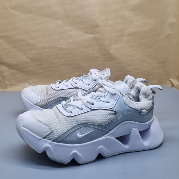 나이키 라이즈365 운동화250 