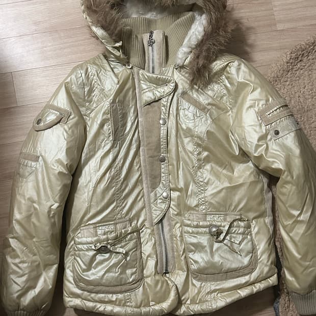 뱅뱅스포츠 y2k 퍼 파카 패딩 판매합니다 