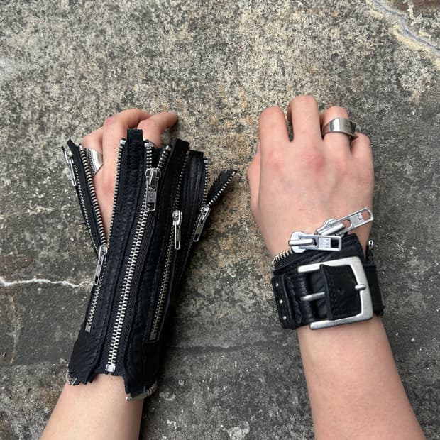 Leather two-way zipper bangle