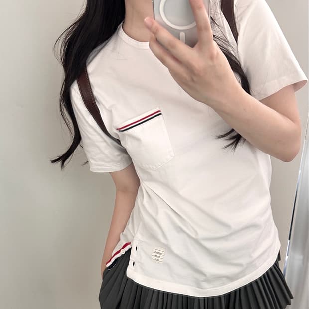 톰브라운 삼선 포켓 반팔 티셔츠