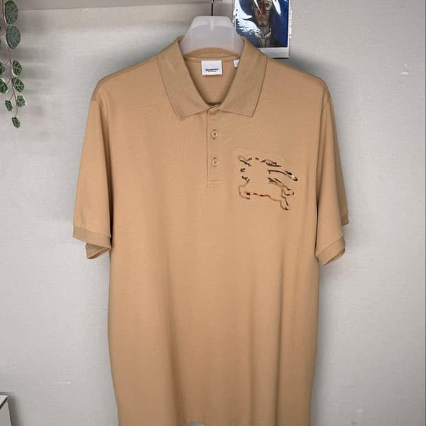 버버리 EKD 홀스 자수 카라티 (XL)