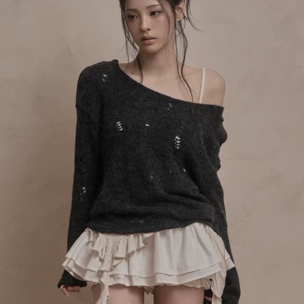 카키포인트 데미지 펀칭 니트 차콜 택O