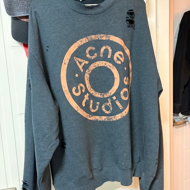 아크네스튜디오 맨투맨