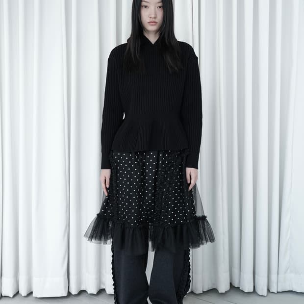 생긴 스튜디오 러플 도트 샤스커트!!