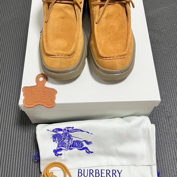 [43.5] 버버리 스웨이드 크리퍼 미드