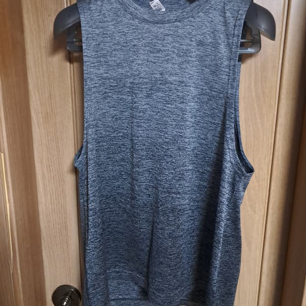 아디다스 민소매티 100