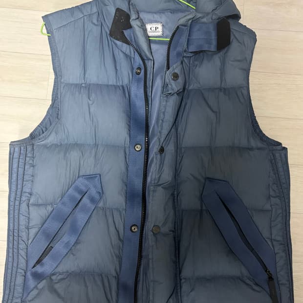 cp컴퍼니 패딩 조끼