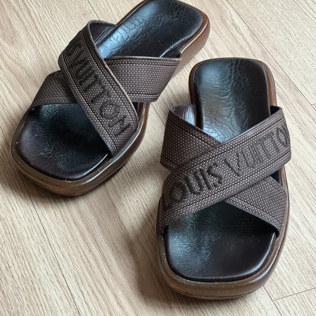 루이비통 비치 샌들