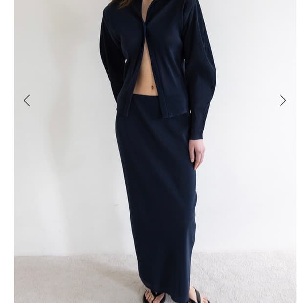 에레 플리츠가디건 새상품 ehre