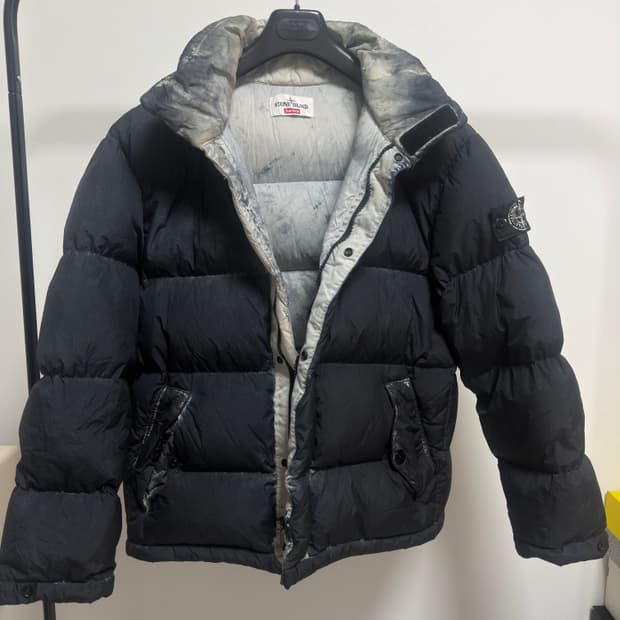 [국문택, 실측L] 스톤아일랜드 크링클랩스 페인티드 카모 패딩 블랙