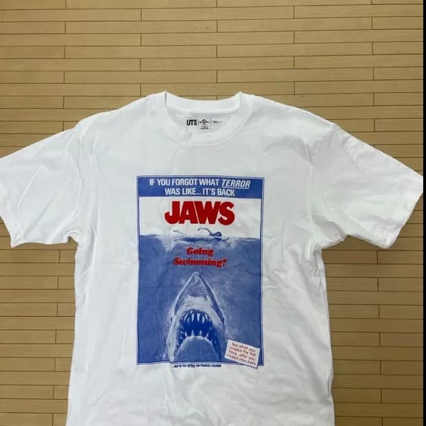 uniqlo UT_ JAWS TEE 