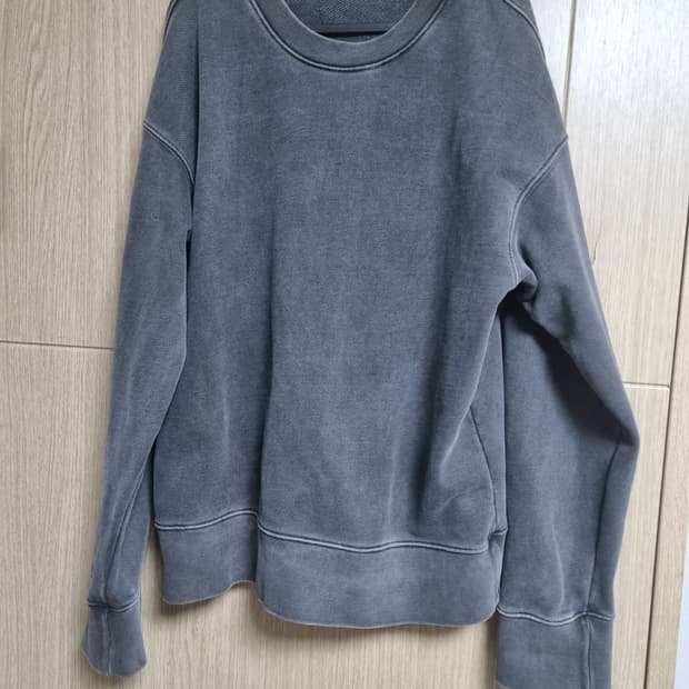 어텐션로우 피그먼트 맨투맨