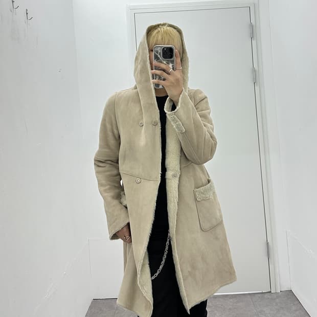 Vintage beige suede mustang