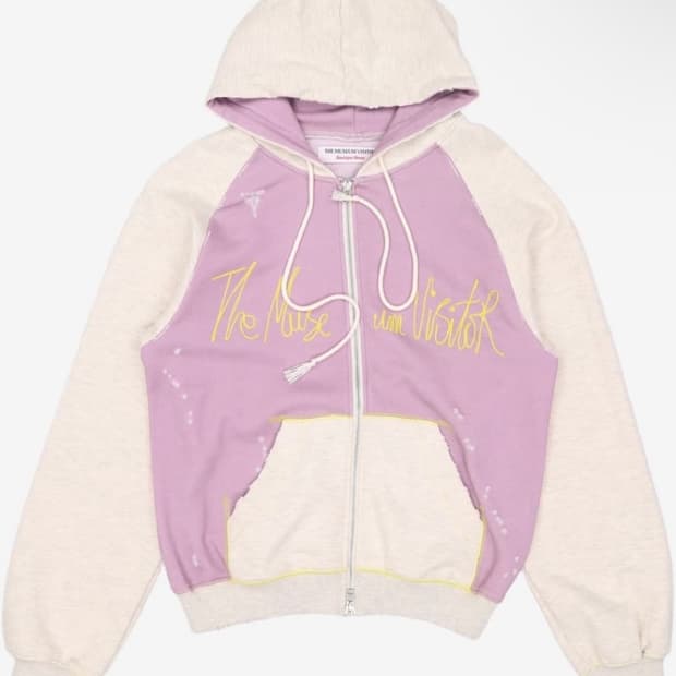 The museum vistor 후드집업 제발 팔아줘요