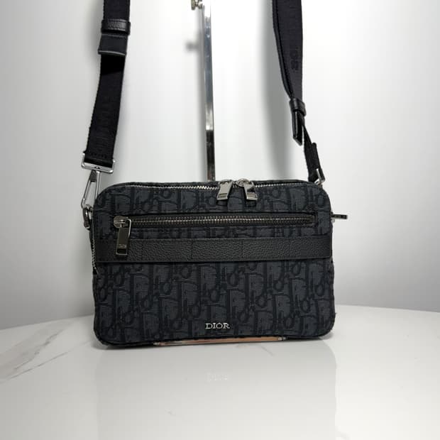 A / 디올 오블리크 사파리 메신저백