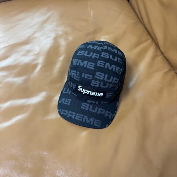 Supreme 슈프림 리액티브 로고 블랙 캠프캡 모자 (Black)