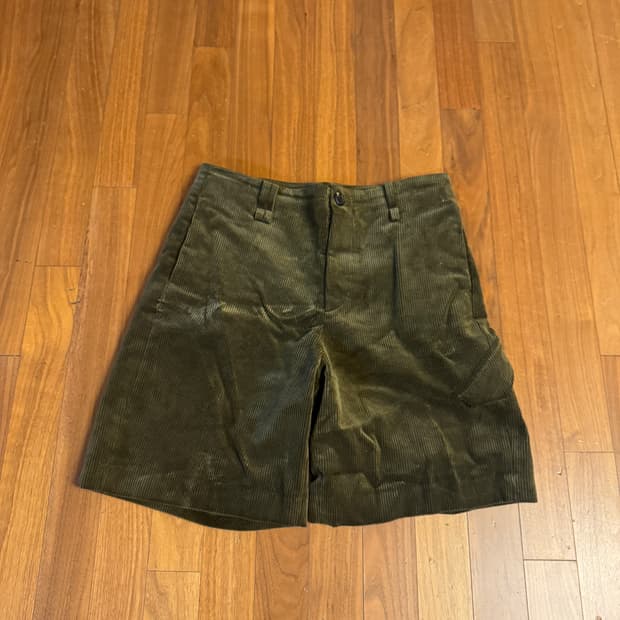 아이엘 코듀로이 반바지 카키