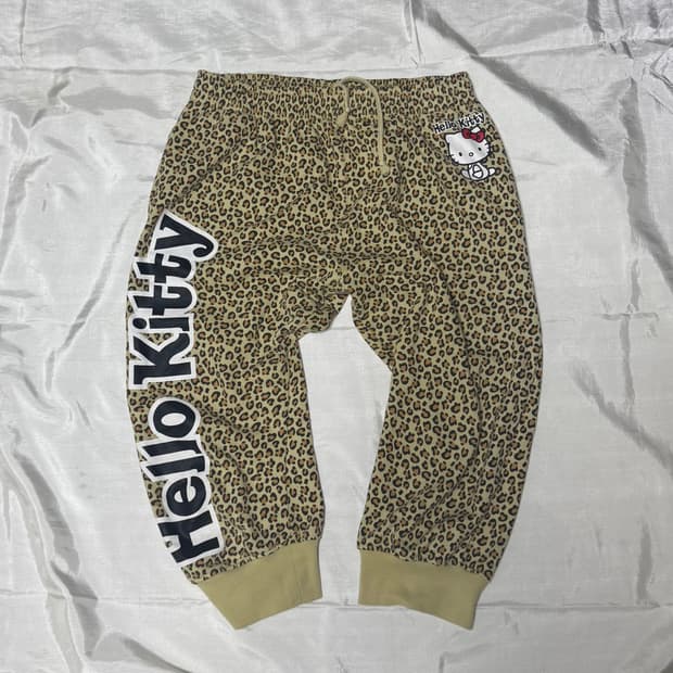”Hello Kitty“ Leopard Short Pants