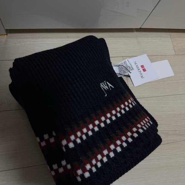 jw 앤더슨 유니클로 머플러 네이비 새상품 