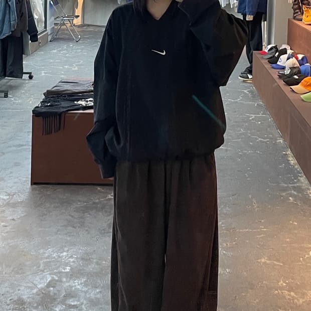 나이키 올드스쿨 체스트 로고 브이넥 블랙 웜업 H1117