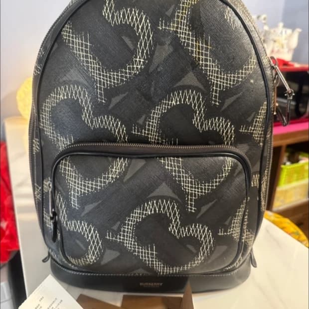 버버리블랙 프린트로고 백팩