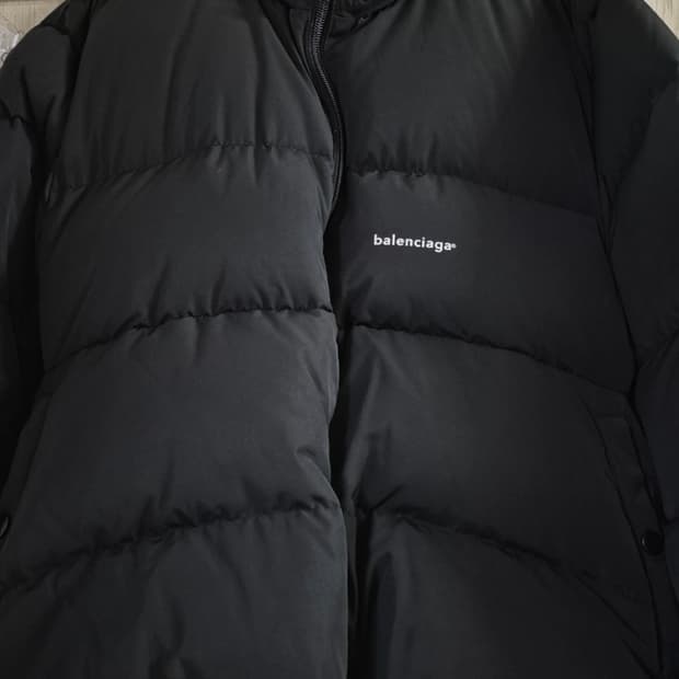 발렌시아가 C컬 패딩 블랙 50