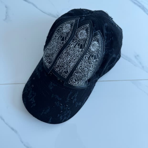 Who decides war black cap