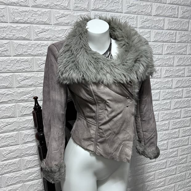 엠포리오 아르마니 비대칭 하이넥 퍼 자켓