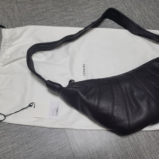 르메르 크루아상 소프트 그레인드 미디움 다크초콜릿 소가죽 크루아상백 숄더