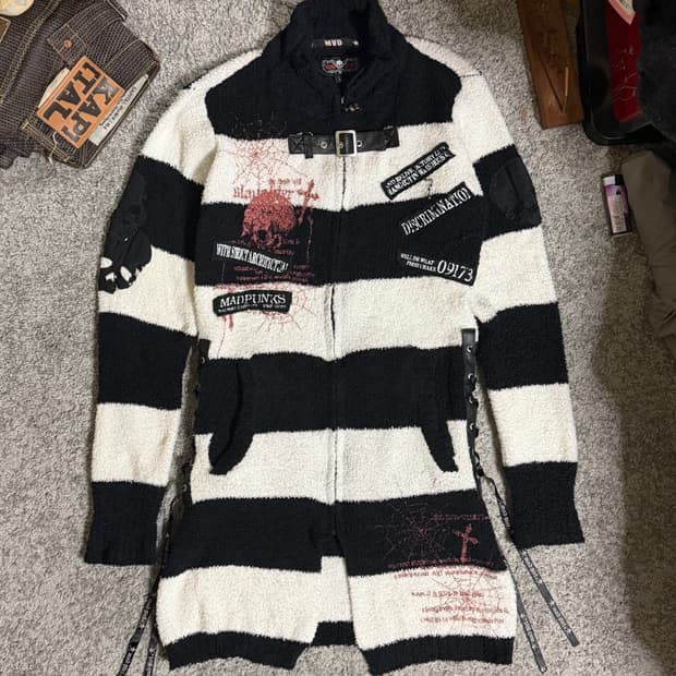 patch detailed eyelet zip-up