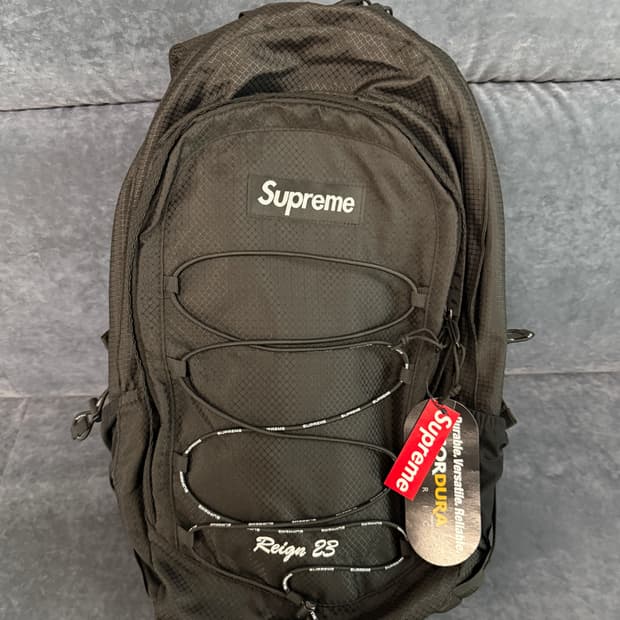 슈프림 백팩 블랙 22SS 팝니다.
