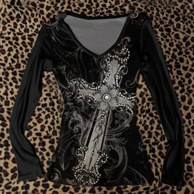 새상품) v넥 딱붙핏 십자가 무늬 롱슬리브