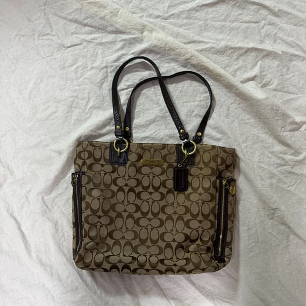 코치 시그니처 숄더백 