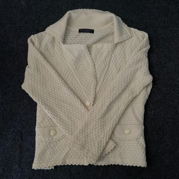 아이보리 커브드 니트