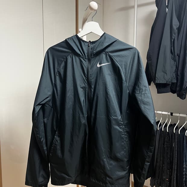 나이키 BV4871-010 드라이핏 러닝 바람막이