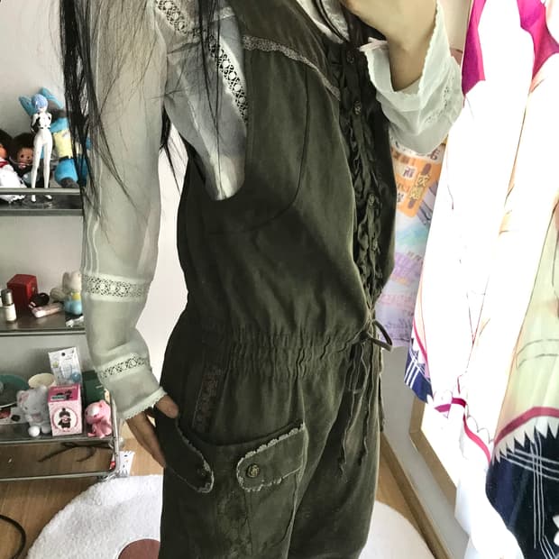 엑시즈팜 프릴 점프수트