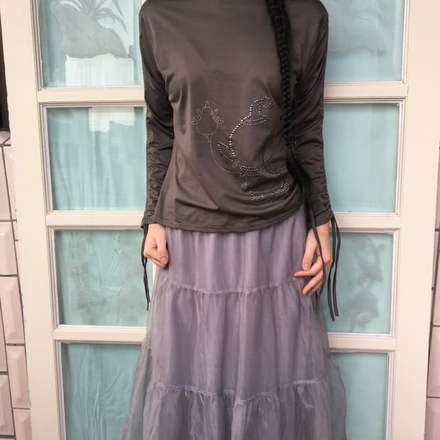 Cubic point shirring high neck sleeve